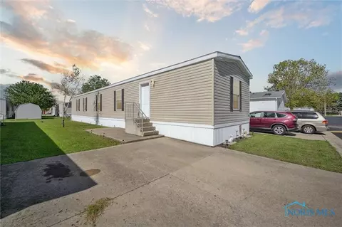 315 Parkview Dr #93, Bowling Green, OH 43402