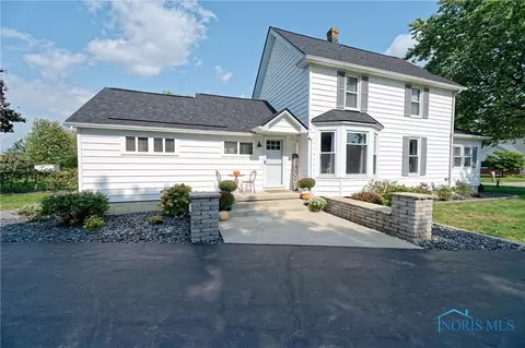 425 Hickory St, Pemberville, OH 43450