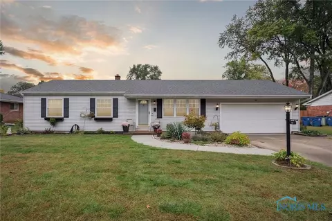 4901 Woodland Ln, Sylvania, OH 43560