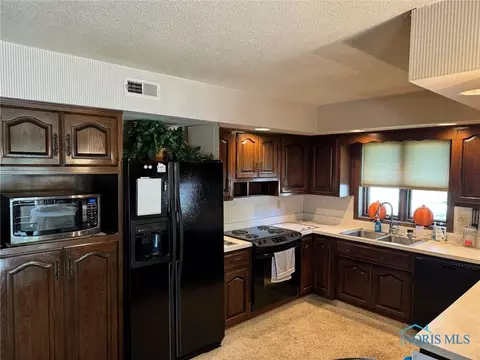 620 Center Ridge Rd, Bryan, OH 43506 photo 4