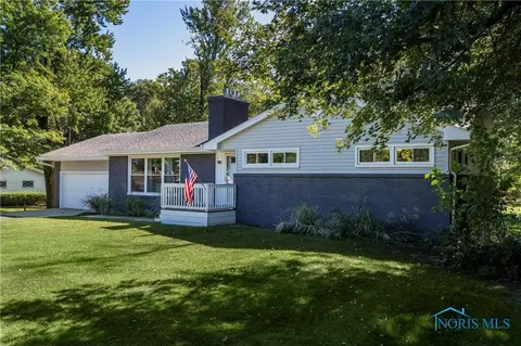 15399 Sand Ridge Rd, Bowling Green, OH 43402