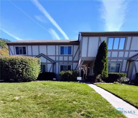 4044 Stonehenge Dr #4, Sylvania, OH 43560