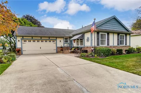 5921 Fallen Leaf Dr, Toledo, OH 43615
