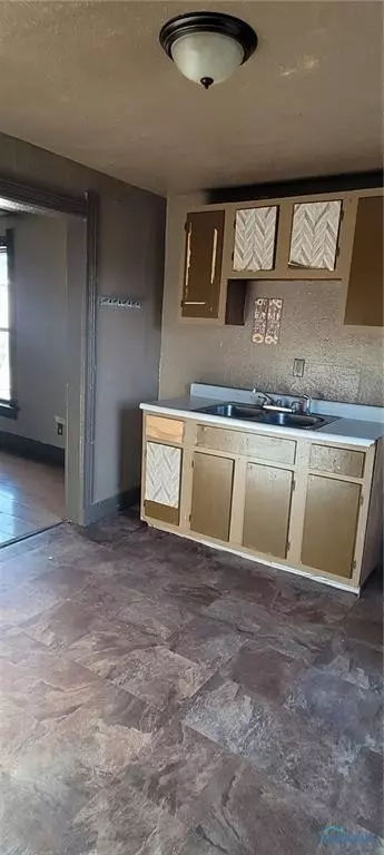 841 Belmont Ave, Toledo, OH 43607 photo 5