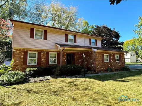 2233 Meadowcroft Ln, Toledo, OH 43615
