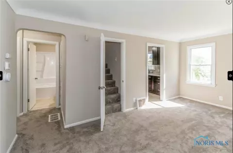 2346 Hinde Rd, Toledo, OH 43607 photo 3