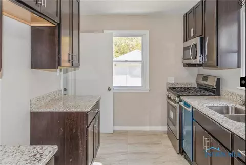 2346 Hinde Rd, Toledo, OH 43607 photo 4