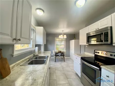 749 Cuthbert Rd, Toledo, OH 43607 photo 8