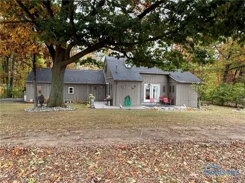 1009 Lois Clarke Ln, Bryan, OH 43506