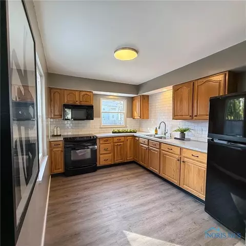 2017 Farnham Rd, Toledo, OH 43607 photo 10