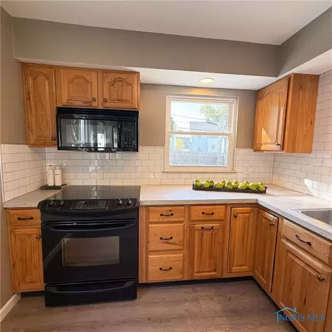 2017 Farnham Rd, Toledo, OH 43607 photo 11