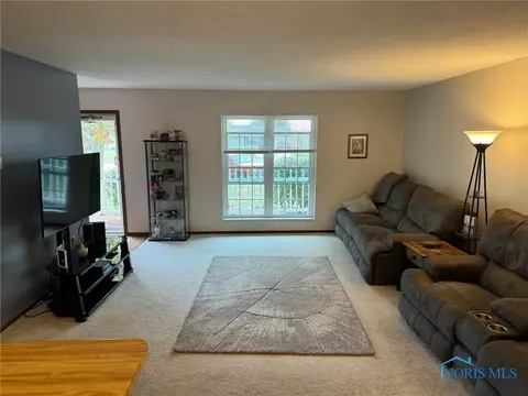526 Olive Dr, Bryan, OH 43506 photo 3