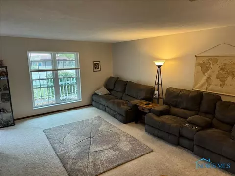 526 Olive Dr, Bryan, OH 43506 photo 4