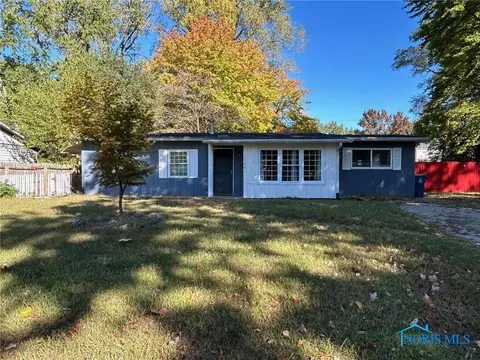 5744 Hollybrook Ln, Sylvania, OH 43560