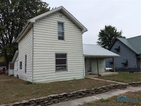 110 W North St, Liberty Center, OH 43532