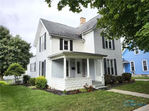 869 Leonard St, Fostoria, OH 44830