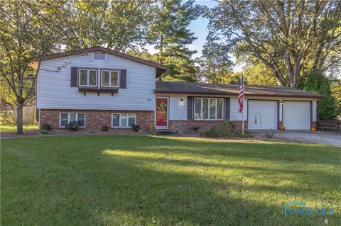 631 Crestview Dr, Bowling Green, OH 43402