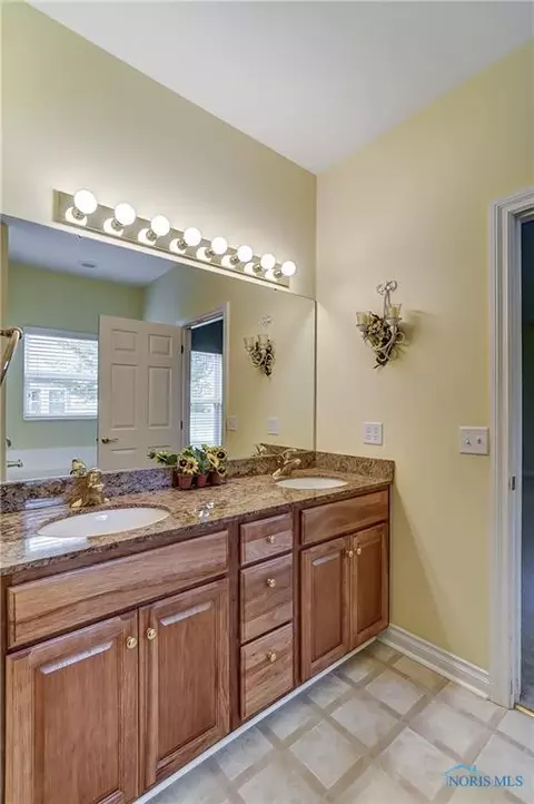 7235 Compass Point Ct, Maumee, OH 43537 photo 32