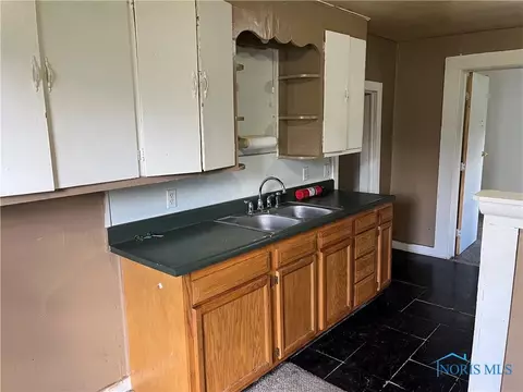 315 Elm St #A, Deshler, OH 43516 photo 6