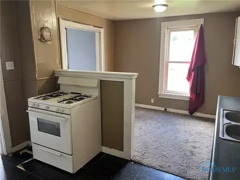 315 Elm St #A, Deshler, OH 43516 photo 8