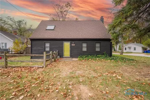 1124 Clarion Ave, Holland, OH 43528