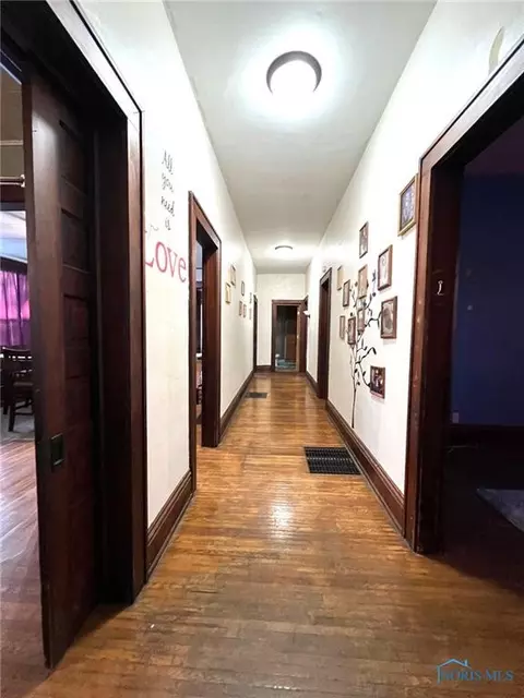 Entry Way - 213 E Johnson St, Upper Sandusky, OH 43351 photo 1 of 2