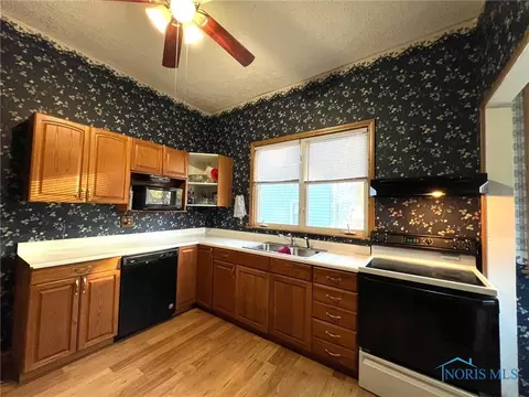 Kitchen - 213 E Johnson St, Upper Sandusky, OH 43351 photo 2 of 3