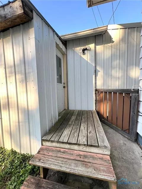 Exterior - 213 E Johnson St, Upper Sandusky, OH 43351 photo 3 of 3