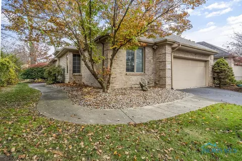 317 Forest Glen Pl, Holland, OH 43528