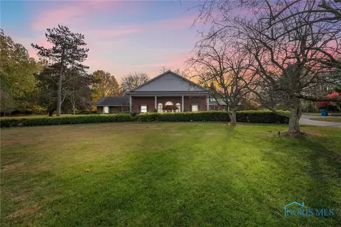 7025 Pilliod Rd, Holland, OH 43528