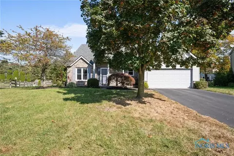 8132 Deerpointe Dr, Toledo, OH 43617
