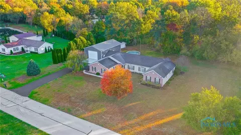 4080 Creekside Dr, Swanton, OH 43558