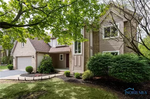26865 Ottekee Dr, Perrysburg, OH 43551