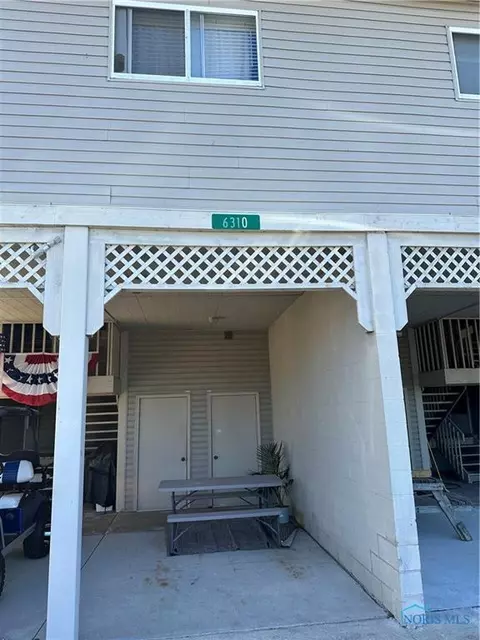 6310 Harris Harbor Dr, Oak Harbor, OH 43449
