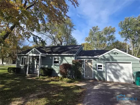 552 Clarion Ave, Holland, OH 43528