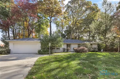 3004 Redington Woods Rd, Toledo, OH 43615
