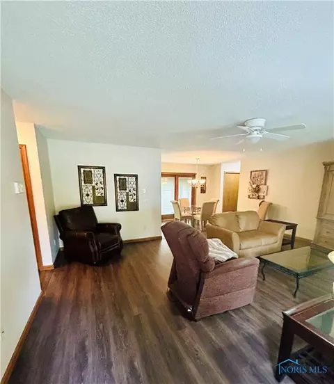 307 N Main St, Antwerp, OH 45813 photo 3