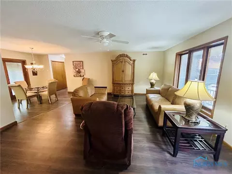 307 N Main St, Antwerp, OH 45813 photo 2