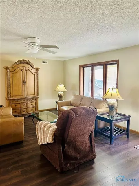 307 N Main St, Antwerp, OH 45813 photo 4