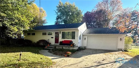 1196 Craig Rd, Maumee, OH 43537