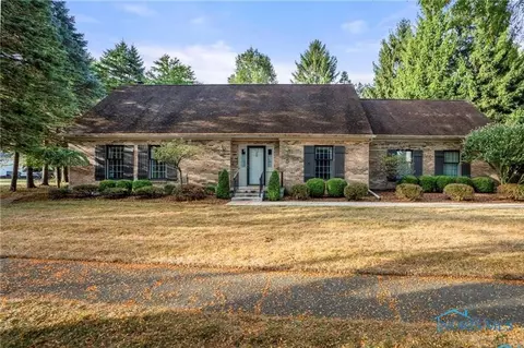 5 Picardie Ct, Bowling Green, OH 43402