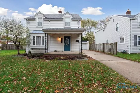 631 Robindale Ave, Oregon, OH 43616