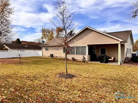305 Town Line Rd, Bryan, OH 43506 photo 2