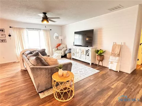 305 Town Line Rd, Bryan, OH 43506 photo 12