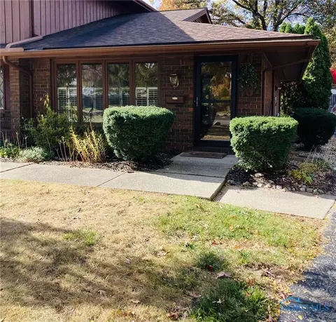 4063 Sherwood Forest Manor Rd #B5, Toledo, OH 43623