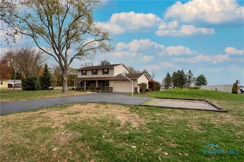 22180 Haskins Rd, Bowling Green, OH 43402