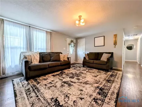 215 Ohio Dr, Bryan, OH 43506 photo 8