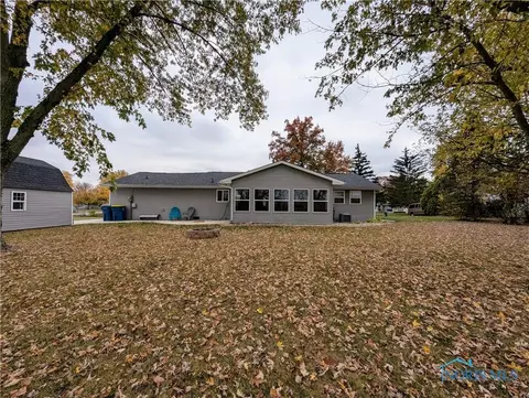 215 Ohio Dr, Bryan, OH 43506 photo 4