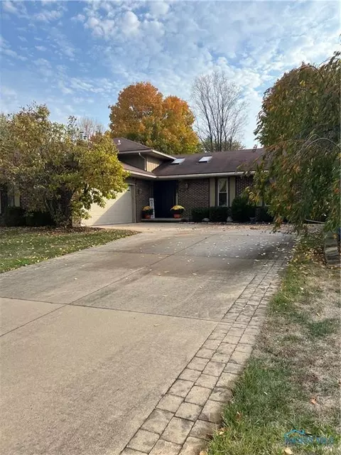 2469 Garden Creek Dr, Maumee, OH 43537