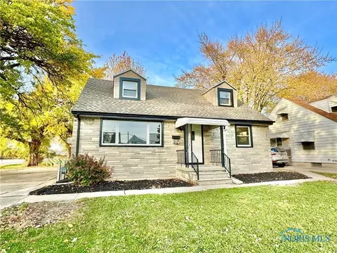 1870 Glenross Blvd, Oregon, OH 43616